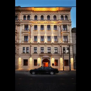 https://luxury-family-royal-palace.praguehotelsweb.com